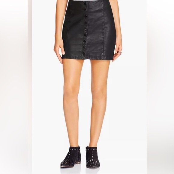 FREE PEOPLE Oh Snap Vegan Leather Miniskirt black Sz 12 EUC - Picture 2 of 8